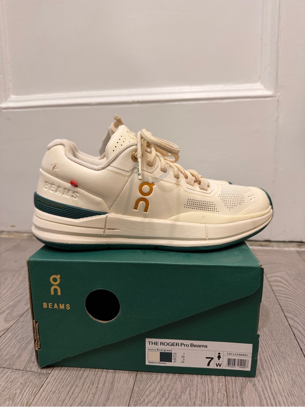 On Running Running The Roger Pro (Beams collab) Cream/Green Tennis Shoe - Picture 3 of 12